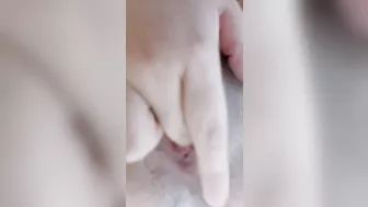 Japanese girl’s close up pussy. Please cum inside me♡