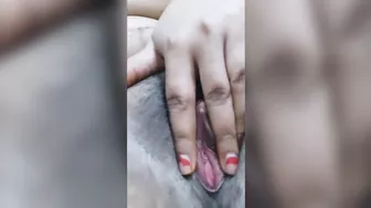 Desi mom masturbating and showing her pussy close-up and boobs