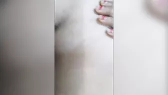 Desi mom masturbating and showing her pussy close-up and boobs