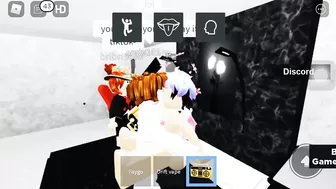 Sex cookie tug of war in Roblox