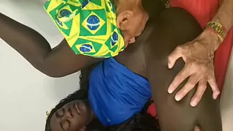 Peguei minha sobrinha Fernanda Chocolatte no flaga com minha amiga como ela e muito gostosa eu nao resisti cai de boca na bucetinha da safada e coloquei ela para mamar meu pau bem gostoso